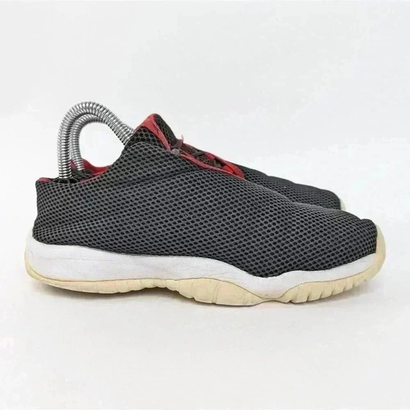 Air Jordan Future Low (BG) Big Kid's Shoes - 5.5 - Picture 3 of 10